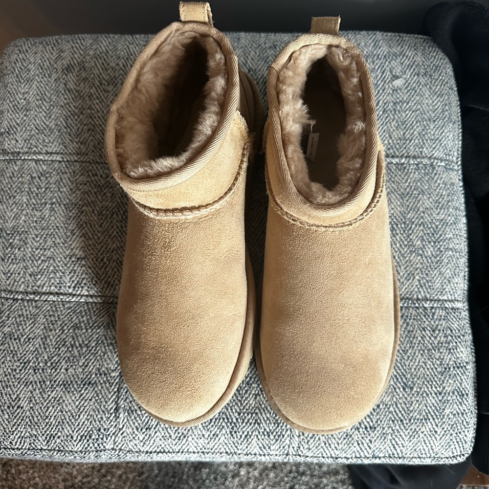 UGG classic ultra mini sand